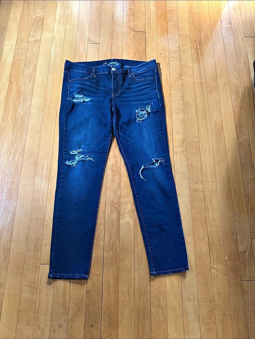 American Eagle distressed denim Jegging women’s Waist 14